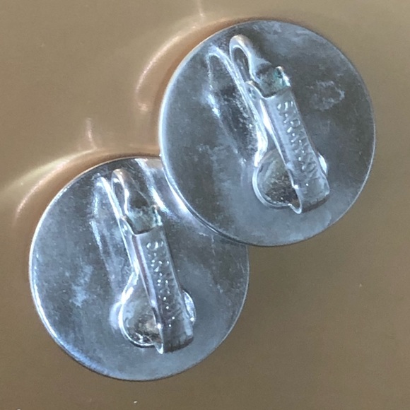 🌸 (2/$20) Sarah Coventry CLIP ON Black Earrings - Picture 5 of 5